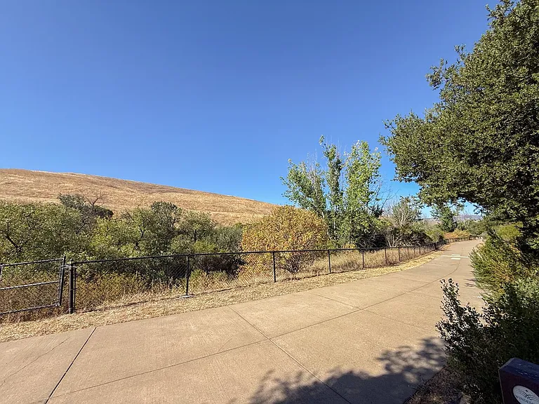 342 Stanforth Ct — Photo 49