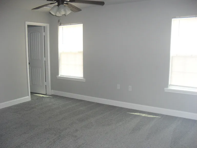801 W Spruce Ave — Photo 4