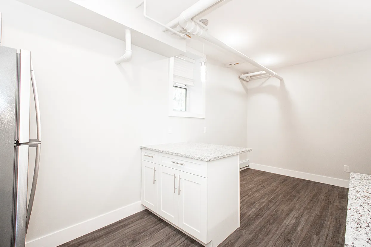 834 Grosvenor Avenue — Photo 2