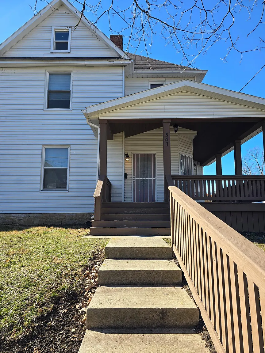 541 Girard Ave photo 1