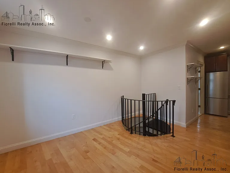 Prince St — Photo 2