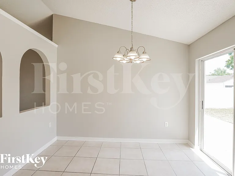 729 Pincon Ln — Photo 4