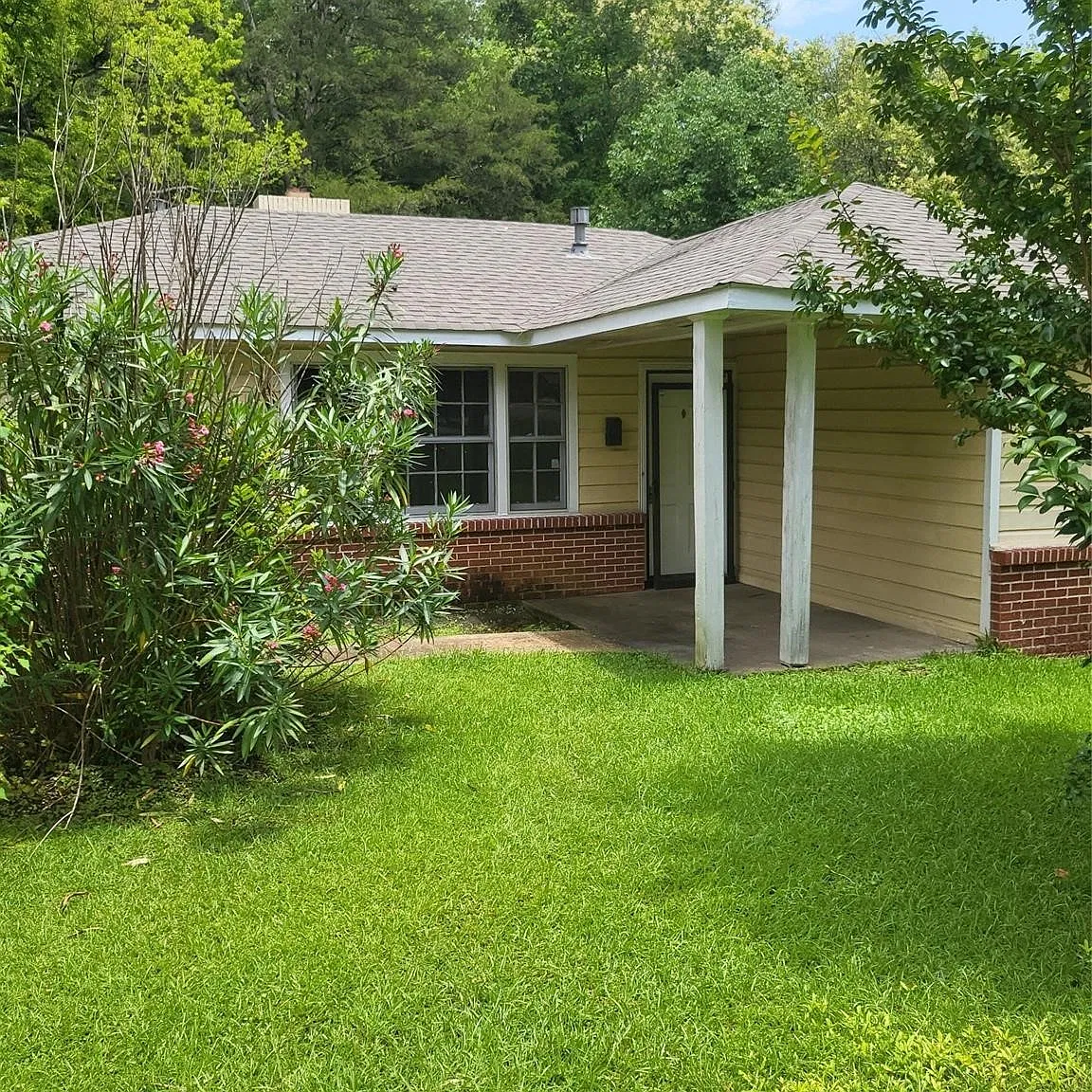2 bed, 1.0 bath, 1319 sqft, $1,000 — Photo 2