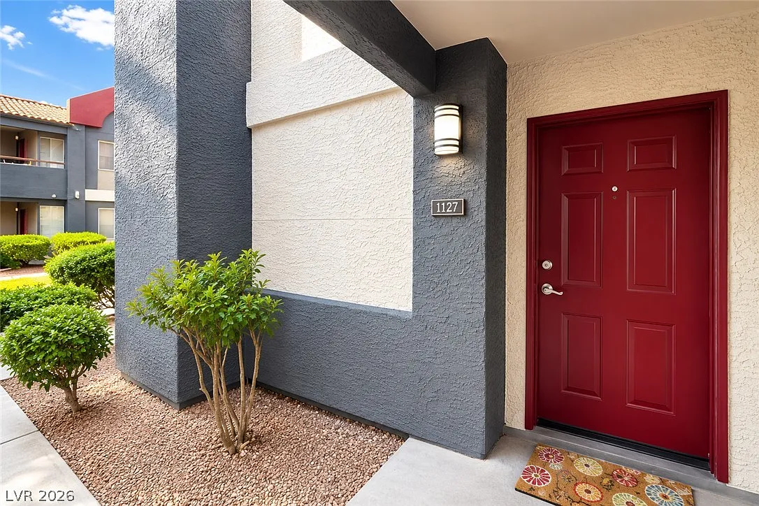 1 bed, 1.0 bath, 730 sqft, $1,350 — Photo 2
