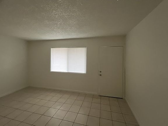 3rd image of 1327 Olive Ave APT B