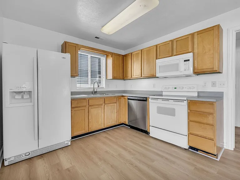103 N Perth St — Photo 7