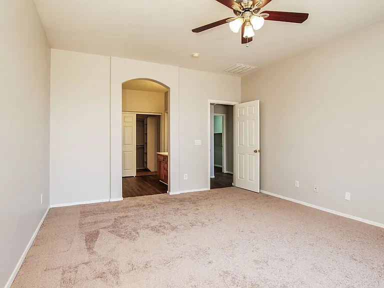 10866 W Chase Ln — Photo 8