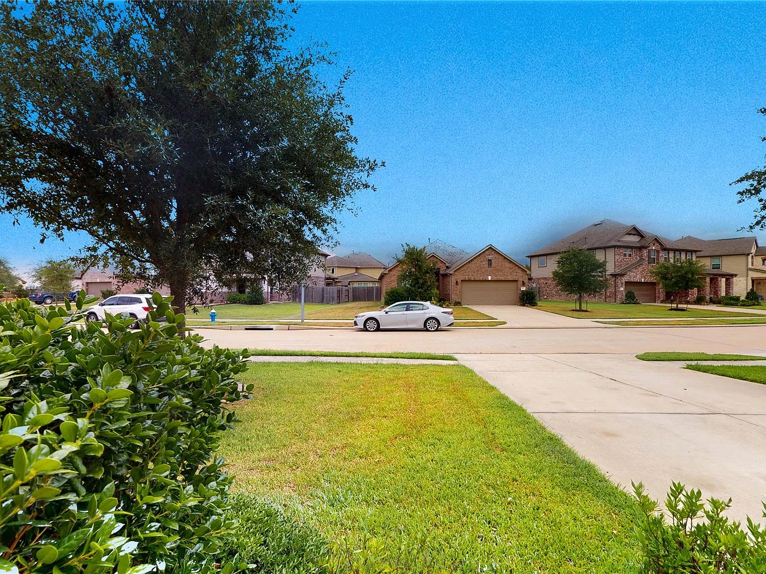 3 bed, 2.5 bath, 2845 sqft, $2,500 — Photo 3