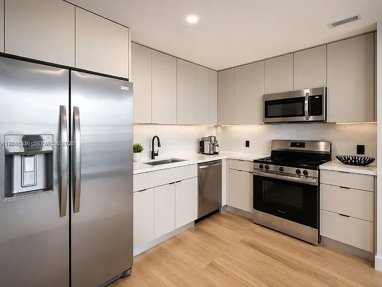 300 S Biscayne Blvd #T-1503 — Photo 2