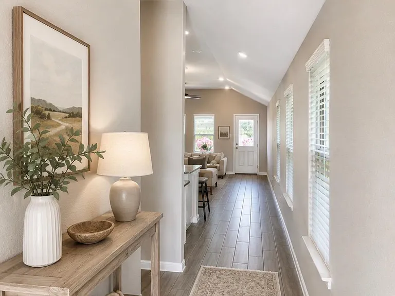 117 Woods Edge Ln — Photo 2