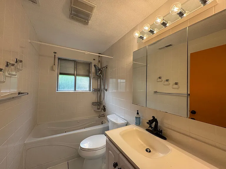 9901 Farwest Dr SW — Photo 18