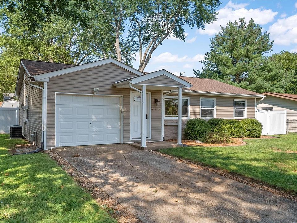 1st image of 815 Coral Dr