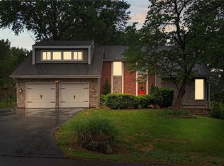 12343 Pinehurst Dr, Kansas City, KS 66109