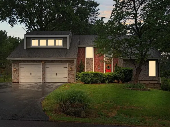 12343 Pinehurst Dr, Kansas City, KS 66109