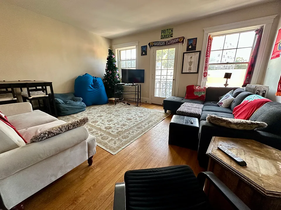 104 Strathmore Rd #2