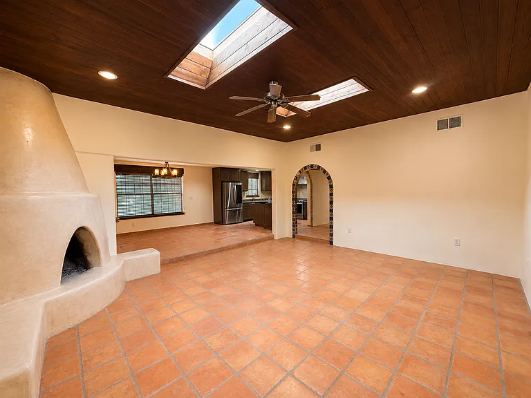 4337 E Winchester Rd — Photo 10