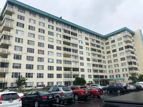 4330 Hillcrest Dr APT 916, Hollywood, FL 33021