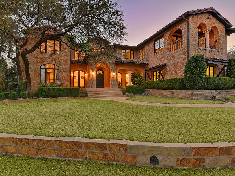 1st image of 377 Cortona Dr