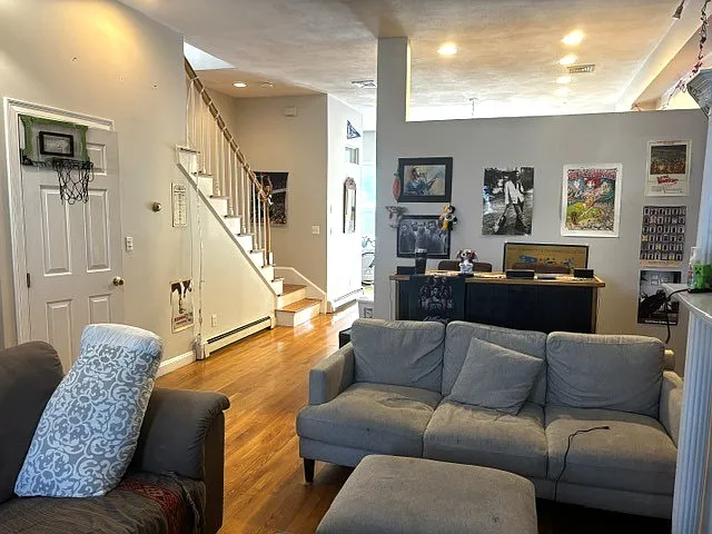 825 E 3rd St #1 — Photo 6