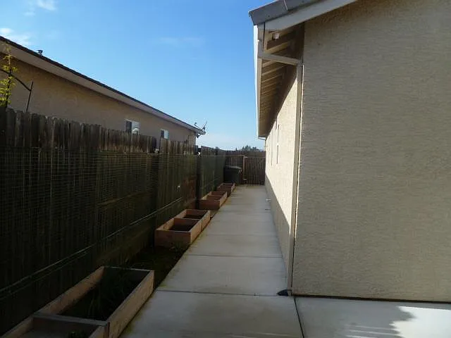 Dersingham Dr — Photo 15