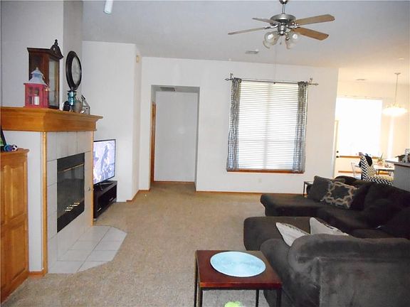 2nd image of 612 Hedgewood Dr