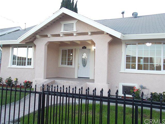 1st image of 711 W 52nd Pl