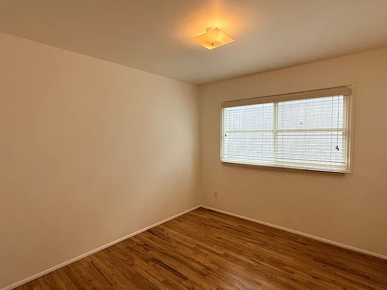 The Waverleigh Apartments — Photo 32