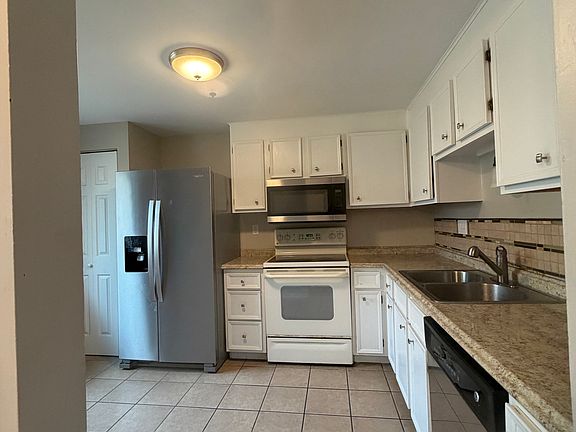 4th image of 2421 Brook Ledge Rd