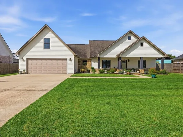 613 N 13th St, Nederland, TX 77627