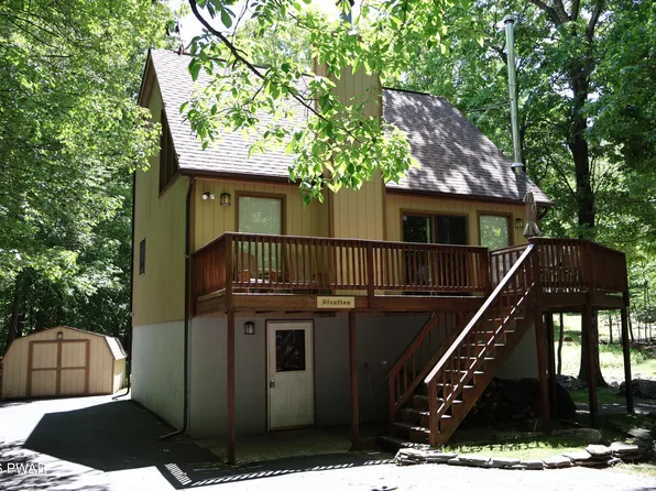 108 Crestview Ct, Hawley, PA 18428