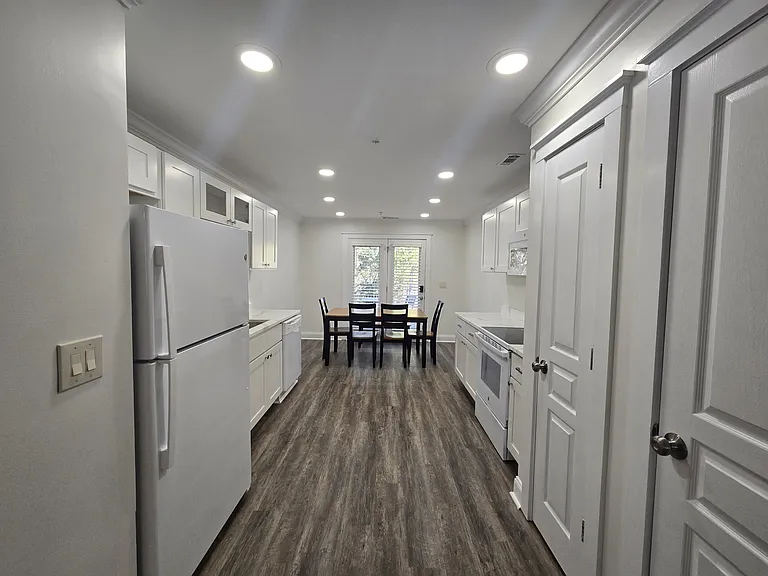 490 Barnett Shoals Rd #304 — Photo 5