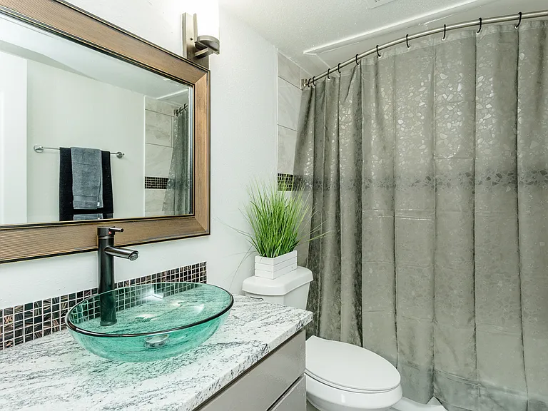 Villa Solano Apartments — Photo 17