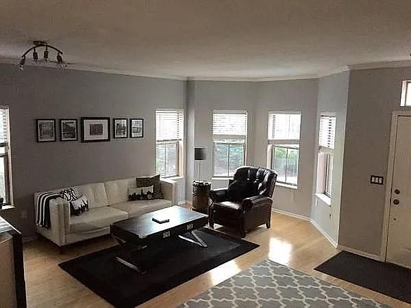 1st image of 31 W Lincoln St