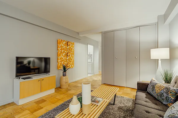 Sold by Compass | media 18