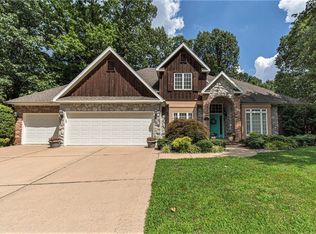 18 Stonehenge Dr, Bentonville, AR 72712