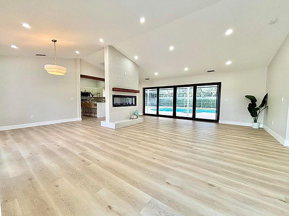 3rd image of 14 SE Paddock Circle