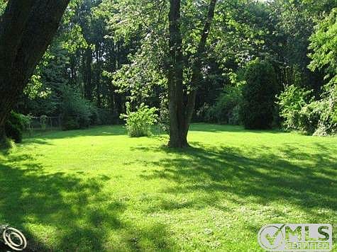 LARGE PRIVATE BACKYARD