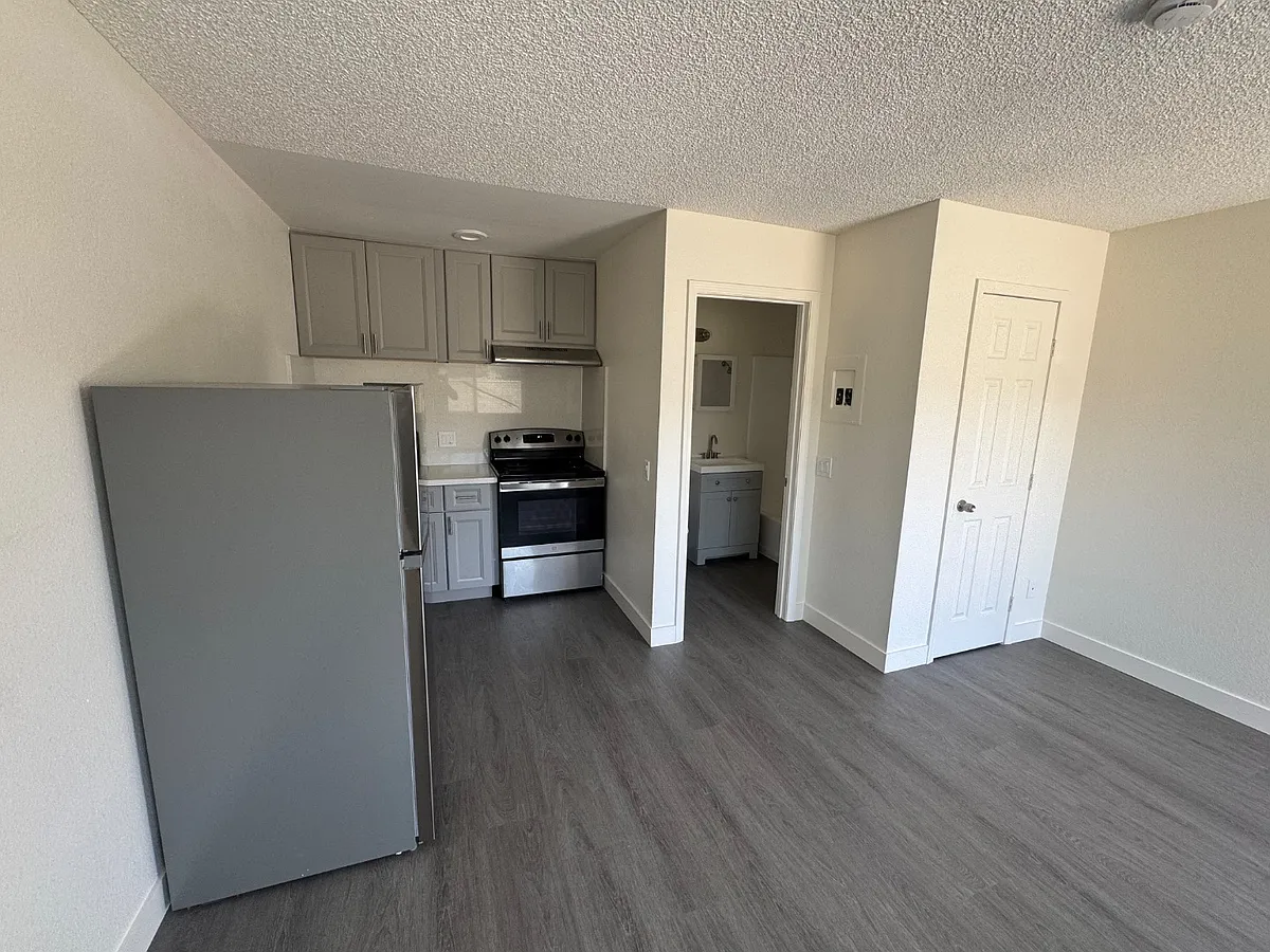 Unit Photo - 3857 Stobbs Way #22