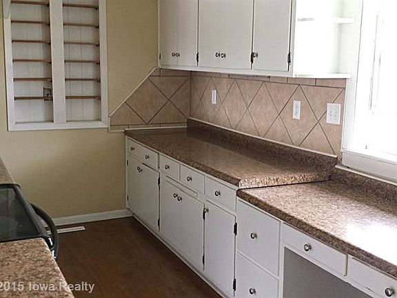 3rd image of 208 W Jasper St