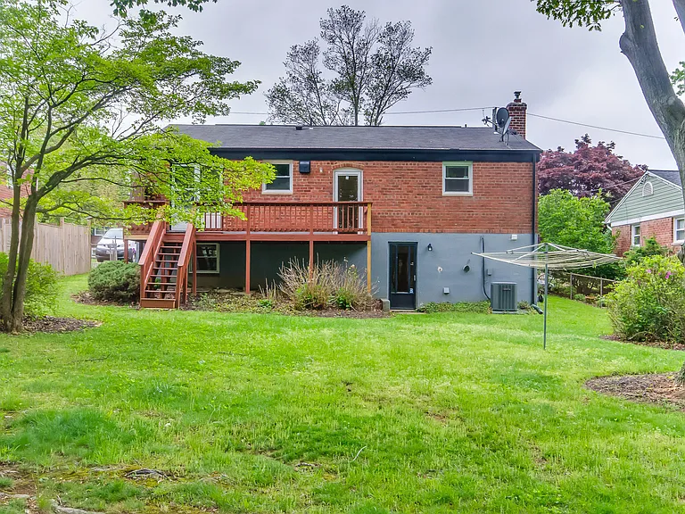 11705 Ashley Dr — Photo 16