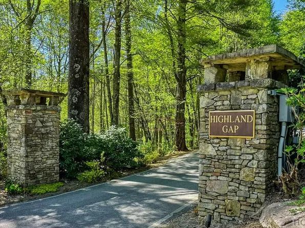 307 Old Bear Ridge Road, Scaly Mountain, NC 28775