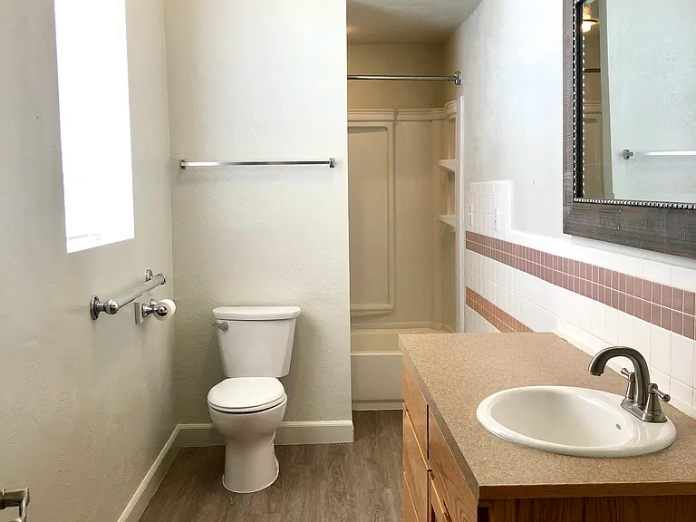 105 W 2nd St #U — Photo 3