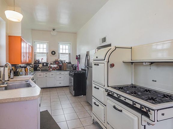 4th image of 450 Lyceum Ave APT 1