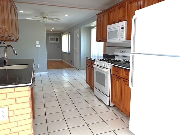5th image of 435 Whittier Ave