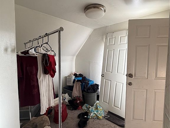 3rd image of 882 Eddy Rd