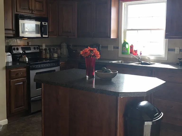 521 Brookmont Dr — Photo 12