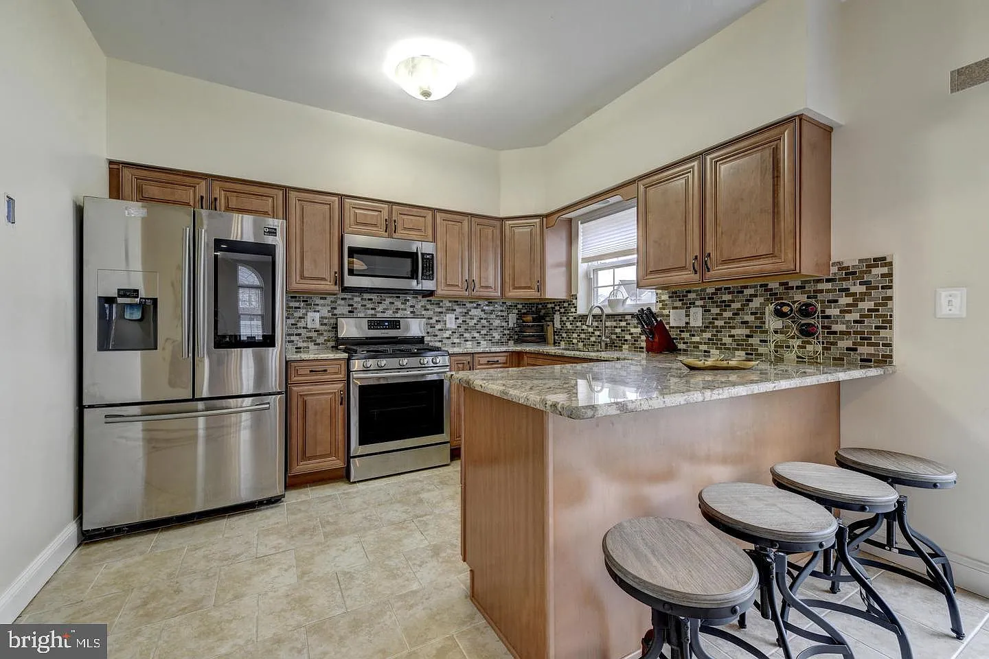 4 bed, 2.5 bath, 2054 sqft, $6,000 — Photo 3