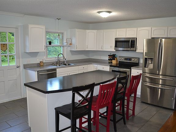 5th image of 237 Rockytop Ln