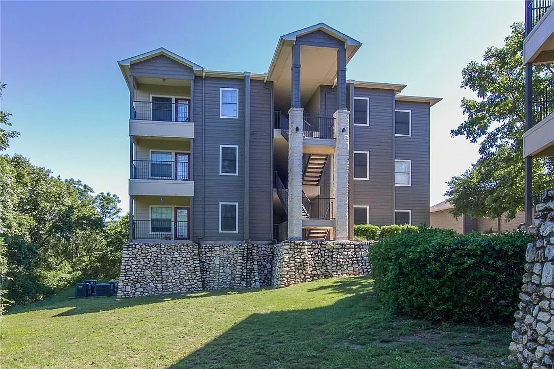 3 bed, 2.0 bath, 1192 sqft, $1,450 — Photo 2