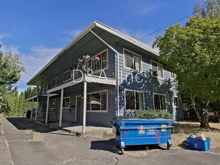 905 NW 27th St — Photo 1